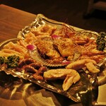 炭焼 次男坊 - 地鶏のミックスです。男二人で十分な量でした。
