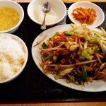 Pekin Hanten - 豚肉と野菜炒め定食800円税込。