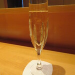 祇園たけうち - お祝いのシャンパンのサービスがありました