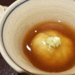 馳走 啐啄一十  - (01)百合根(北海道真狩村産)饅頭、3種類の昆布出汁餡(羅臼昆布出汁4・利尻昆布出汁3・真昆布出汁3)
      もっちもち百合根饅頭は穏やかな甘み、3種類の昆布出汁餡は深みをじっくり楽しめます。