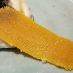 馳走 啐啄一十  - (02)自家製唐墨
      自家製唐墨は乾燥は控えめでしっとりとした食感。
      旨みが濃厚で微かな塩味、主張し過ぎないお酒のお供です。