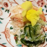 馳走 啐啄一十  - (04)毛蟹(北海道オホーツク海産)
      産卵期は晩秋～晩冬、旬は2回あり、身が甘く卵の濃厚さが楽しめる晩秋～晩冬、そしてもう１つの旬は身が柔らかく甘みのある若い毛蟹が楽しめる春～秋。