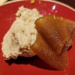 馳走 啐啄一十  - (09)本皮剥肝(広島県江田島産)&奈良漬け
      産卵期は初夏～夏、旬は秋～冬
      肝は裏濾しされ臭みゼロでサッパリ♪
      鮟肝よりもマイルド、滑らかでクリーミーかつコクがあり、どうにも止まらない美味しさ♪(嬉)