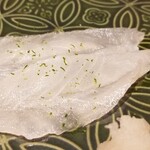 馳走 啐啄一十  - (10)本皮剥(広島県江田島産、2日寝かせ)
      産卵期は初夏～夏、旬は秋～冬
      皮剥は程々に軟らかくて食べ易く、冬で脂のりが良くて旨みと甘みがしっかり楽しめます。