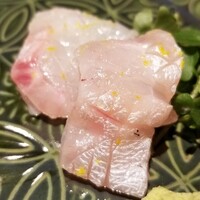 馳走 啐啄一十  - (12)炙り白甘鯛(熊本県天草産、4日寝かせ)
                    産卵期は夏～秋、旬は冬～春
                    上品な脂が炙りにより活性化して甘さが増しています。
                    軟らかいですがダレてなく、モチモチ感があり素晴らしい食感です。
