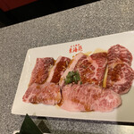 炭火焼肉 東海苑 - 