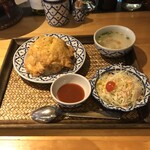 Tepu Tai - タイ風オムレツ乗せご飯。
                        美味し。