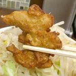 麺屋武一 - 唐揚げは熱々ジューシー！チャーシューの代わりに入っても中々違和感なし！