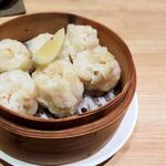 おいしいワイン 季節のお料理 ハチアナ - 讃岐親鶏柚子胡椒シューマイ