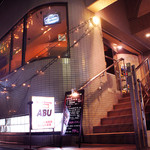 ABU Dining&Bar - 大きな窓で開放感のあるお店