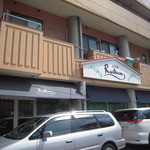 洋食屋 ルーアン - お店の前は、縦列駐車