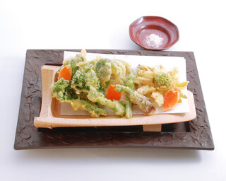 h Omotenashi Toriyoshi - 季節山菜天婦羅