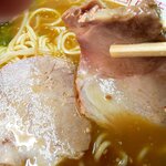 ラーメン専門店 藤原来々軒 - 肉厚のチャーシューもうまし