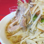 ラーメン二郎 - 豚の厚み