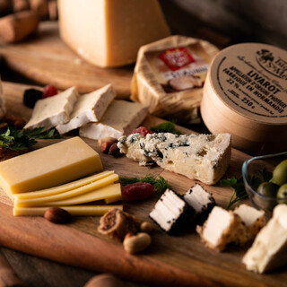 世界各国から厳選された【チーズ】を堪能できるチーズ専門店