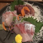 THE SAKURA DINING　TOKYO - 鮪、鯛、カンパチの三点盛り。鮮度も非常に良好です。