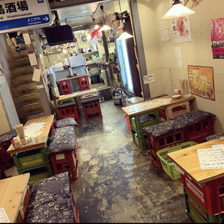 1階テーブル席
2名様席×4テーブル
4名様席×2テーブル