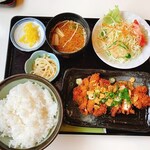 チャイム - チキンのにんにくネギソース定食