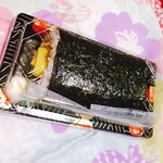 ゐざさ - 恵方巻き　開封前　横から　薄焼き卵が美味しかった