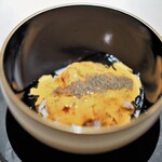 エクアトゥール - 香住のズワイガニ　カリフラワーのピュレ　コンソメのジュレ　蟹味噌と蟹の卵　甲殻類のソース