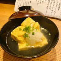 ひきざんたしざん - 出汁巻き玉子、おすまし仕立てな。