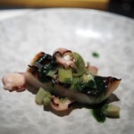 エクアトゥール - マナガツオのポワレ　春菊のソース　タコ　山クラゲ