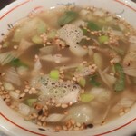 辛子堂 - キムチ炒飯890円のついてくるラーメンスープ