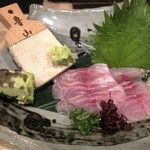 酒肴一献 わさびん - いさきのお刺身