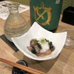 酒肴一献 わさびん - 「極上たこわさび」と純米吟醸「初亀」