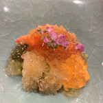 津の守坂 小柴 - 閖上赤貝と子持ち昆布を黄身酢とジュレで