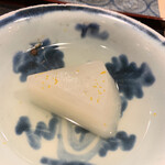 津の守坂 小柴 - 淀大根。 お口直しだそうです。出汁までまるっといただきました。