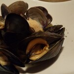 グランディール - アサリとムール貝の白ワイン蒸し