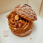 Gâteaux d'Émotions - 美しく絞られたプラリネクリームの上には、キャラメリゼしたナッツがたっぷり香ばしい！