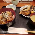 備長炭火焼 じげ - 大山地鶏（丼・ごはん少なめ）と鮪かま（小）の炭火焼き