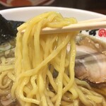 つけ麺 らーめん おおくぼ - 醤油らぁめん麺リフト