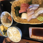 よし乃 - 刺身定食　　1050円