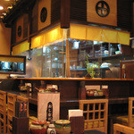 黒かつ亭 - 広くはないですが、スタッフの元気な声が響く、入りやすい店内です。