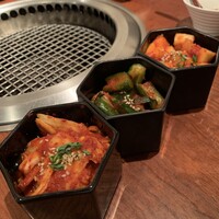 よろにく - キムチ盛り合わせ