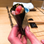 すし匠 - トロの漬け手巻き