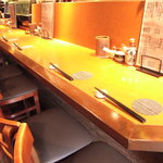 こうざん - カウンター席もございます。お一人様も気軽にご来店ください。