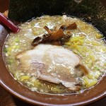 らーめん岩本屋 - とんこつ醤油らーめん（麺大盛り）