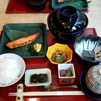 対馬のどぐろとイカ活き造り 博多 魚蔵 都ホテル店 - 