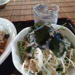 癒し酒場 まんまや ひなた - 海藻サラダ　ゴマドレ。