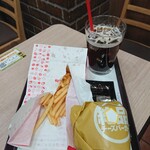 ロッテリア - チーズチーズチーズの絶品チーズバーガー、ふるポテ(和牛すき焼き風味)、アイスコーヒー