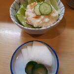 とんかつ燕楽 - ポテトサラダ、漬物
