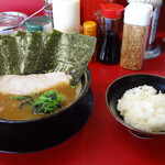 家系ラーメン 王道家 本店 - 王道家-2　半ライス　60円　右♪