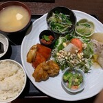 ka-you - ご飯、味噌汁、サラダは何回でもおかわり可能