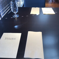 ワカヌイ グリル ダイニング バー 東京 - テーブルセッティング