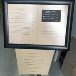 ニチ ニチ ベイク - 入ってすぐにあるメニュー表♡