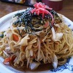 天津 - 焼きそば550円。しょうゆ味でさっぱりしている。ボリュームは十分